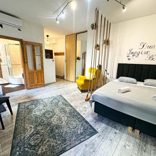 Beautiful Apartment in Bratislava Old Town with AC, Bratysława