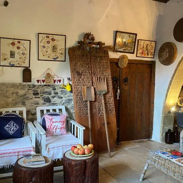 斯特拉托斯装饰艺术宾馆，位于卡拉瓦索斯的酒店