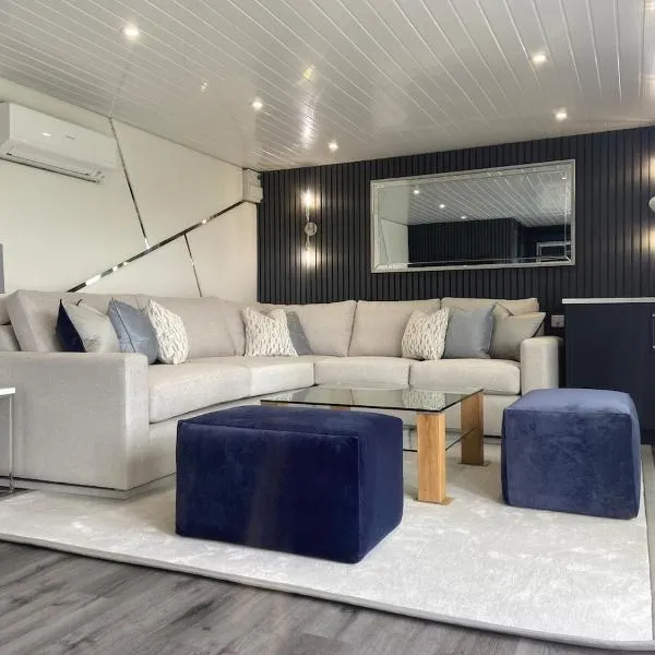 Luxury and Style - The Garden Room, Hotel in Winslow