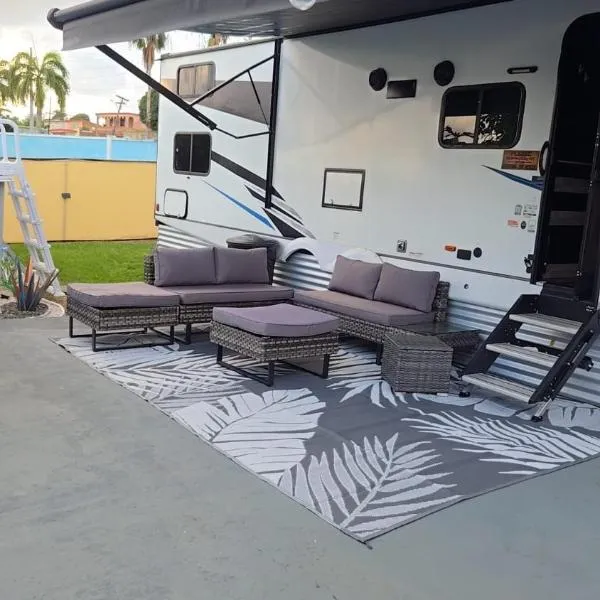 Camper en el Batey, hotel in Isabela