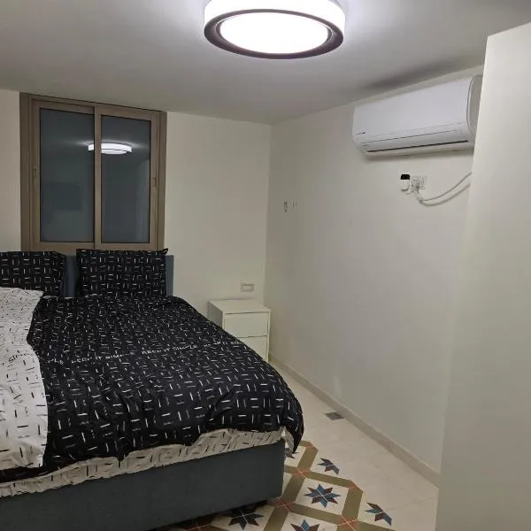 Ja guest house, hotel in Tel Aviv
