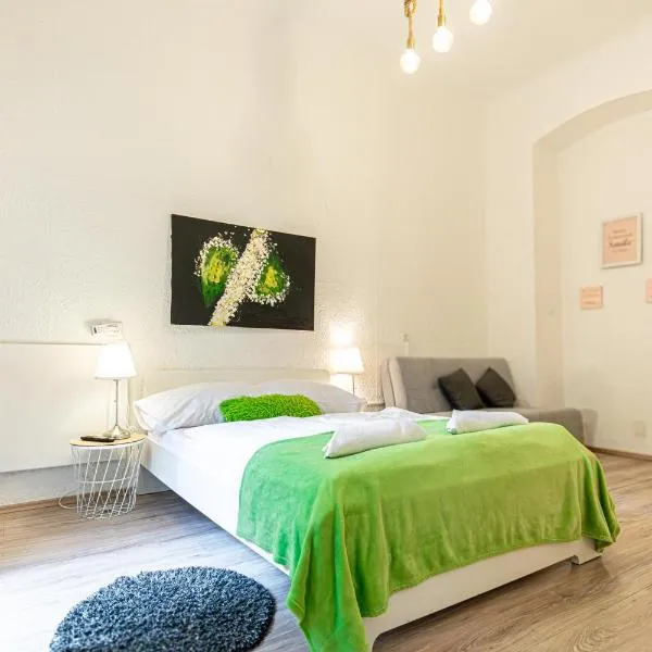 Simple Apt w full kitchen Wiener Stadthalle，位于维也纳的酒店