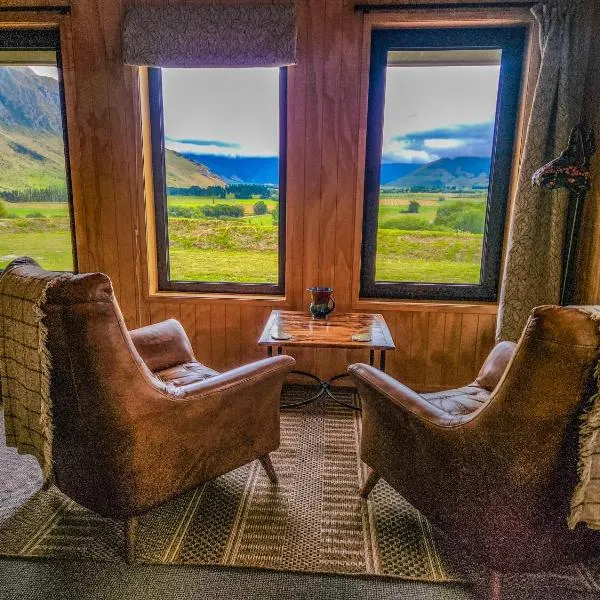 Nevis Landing Off Grid B&B, Hotel in Garston