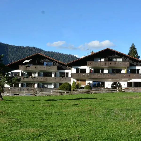 Ferienwohnung Farchanter Alm mit Schlafzimmer, Wohnzimmer und Schlafnische，位于法尔先特的酒店