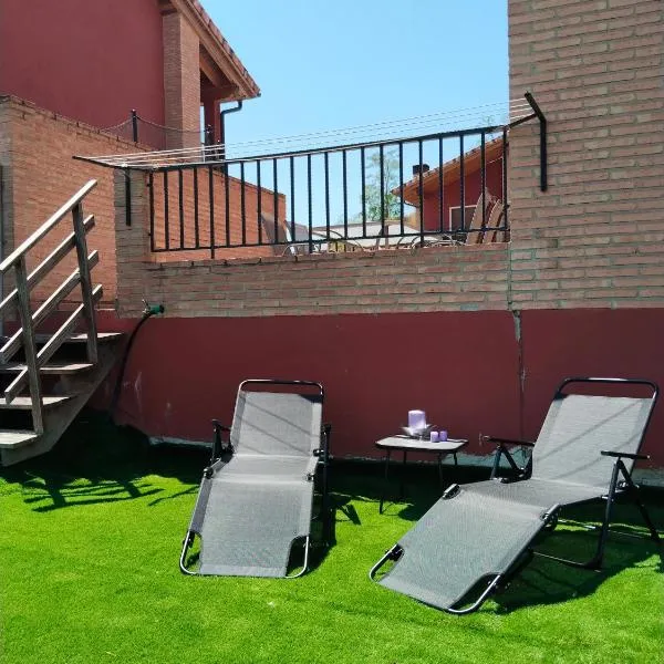 Casa con gran jardín y barbacoa "Los Olivos" Cerca de Logroño familias y grupos, hotel in Oyón
