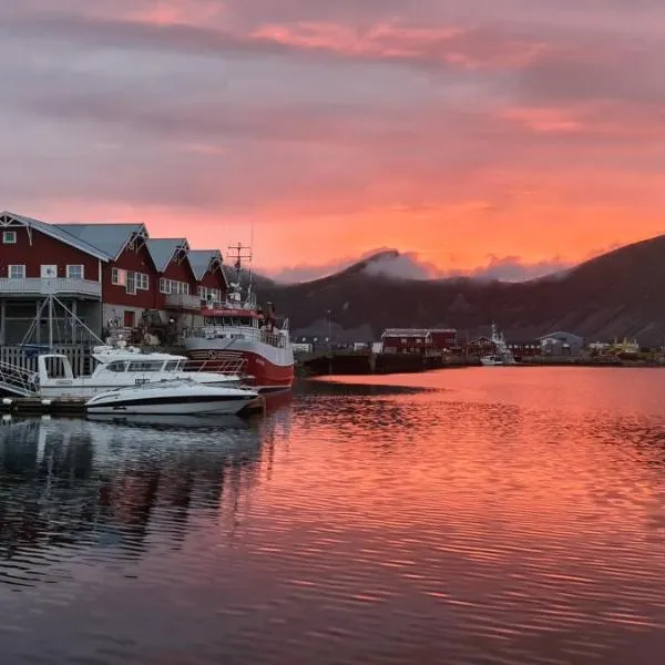 Bensvik Brygge, hotel in Værøy