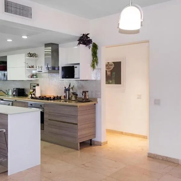 Modern Ground Level, 4 BR condo, hotell Palm-Eagle Beachis