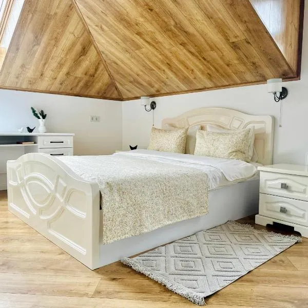 Апартаменти - Історія з вікна, ξενοδοχείο σε Kamianets-Podilskyi