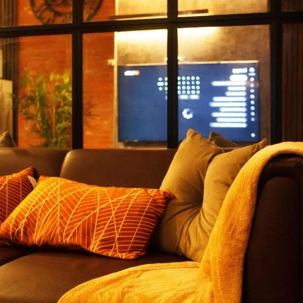 The Brick and Wood Suite Industrial Haven in Makati, hotel in Manilla