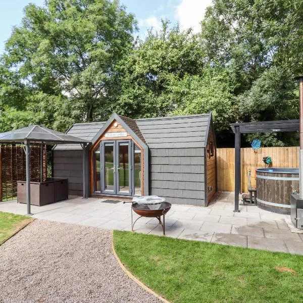 Willow Lodge At Bridge Lake Farm & Fishery, hotel in Banbury