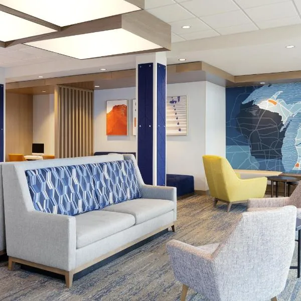 Holiday Inn Express & Suites Clarksville North by IHG, хотел в Кларксвил