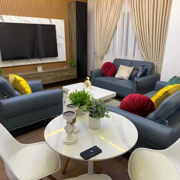 Luxury One bedroom Apartment R1, готель у місті Ломе