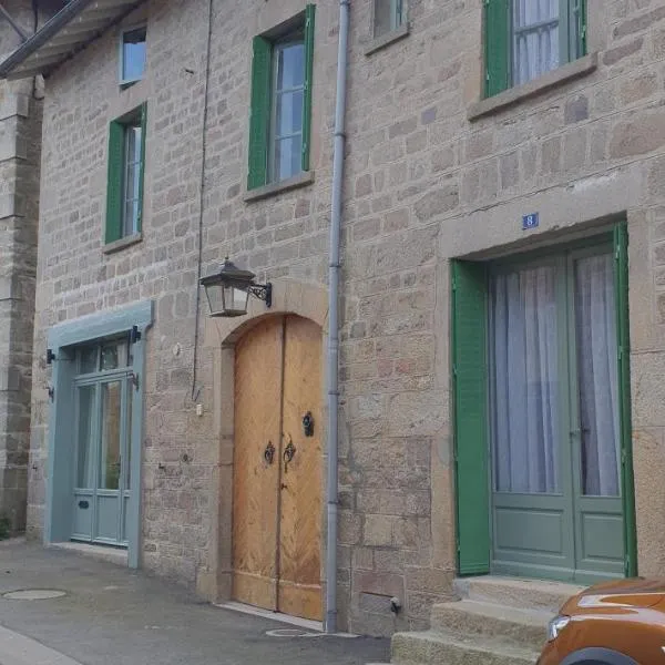 Ancient House in Village Centre, hotel in Peyrat-le-Château