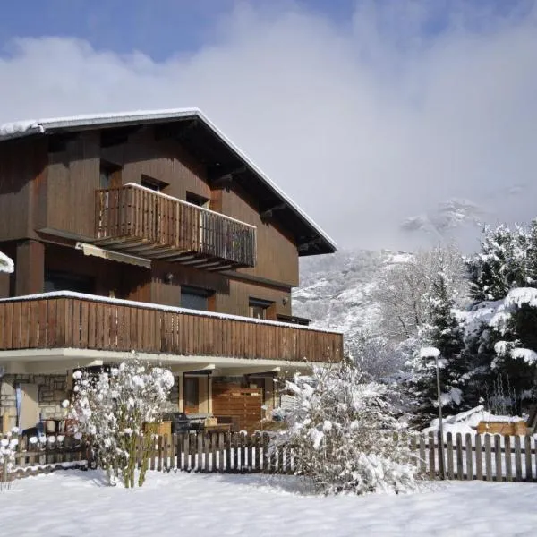 Chalet la Cachette Cyclists & Skiers, hôtel au Bourg-dʼOisans