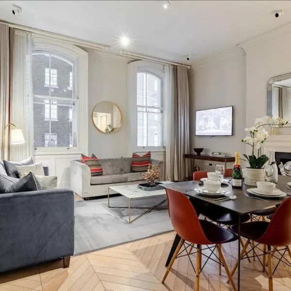 Luxurious 3 Bed Central Covent Garden Penthouse, hotel in London