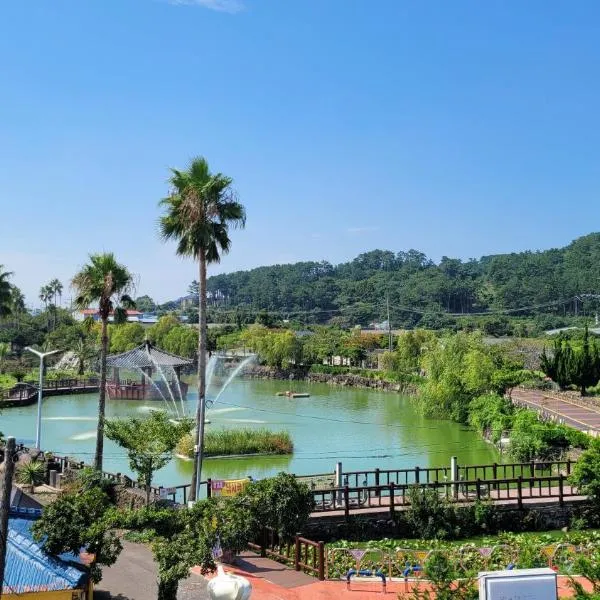 Aewol Yeonhwachon Pension, hotel em Jeju