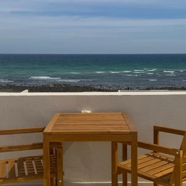 Beach house بيت البحر, hotel in As Sīfah