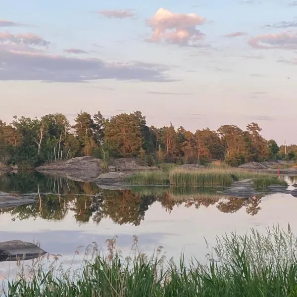 Peaceful little cabin by the sea, hotel in Oskarshamn
