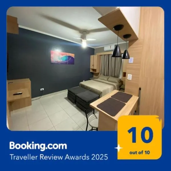 kitnet Premium ao lado da praia Canto do Forte, hotel na Praia Grande