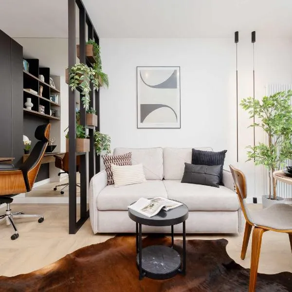 Apartment Sarmacka Wilanów with Parking, Sauna & Gym by Noclegi Renters – hotel w Warszawie