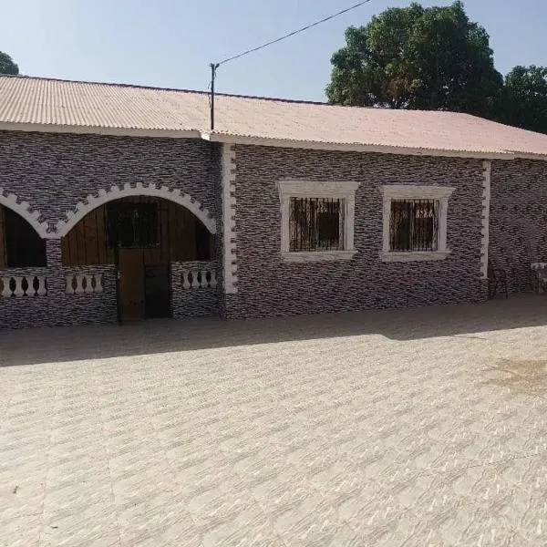 BTourays Rentals: Yundum şehrinde bir otel