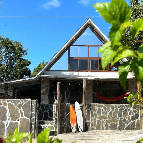 La Chamba Surf House，位于圣卡塔利娜岛的酒店