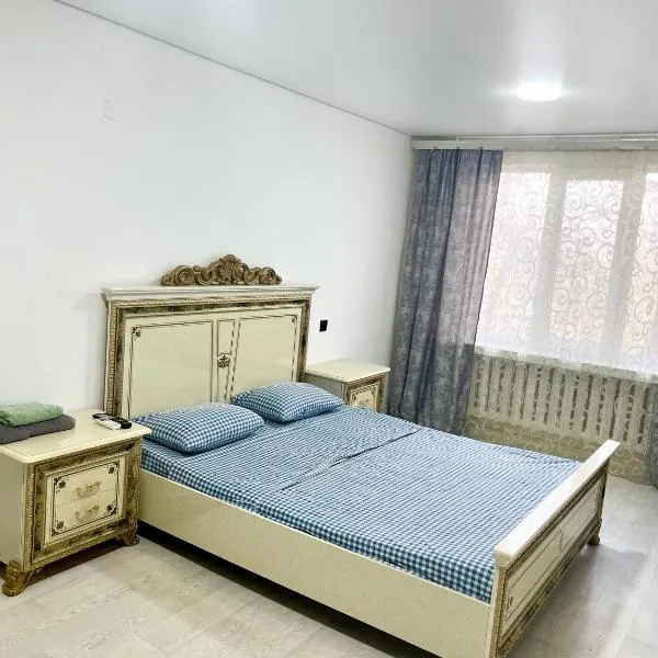 Однокомнатная квартира возле парка Победы, hotel in Atyraū
