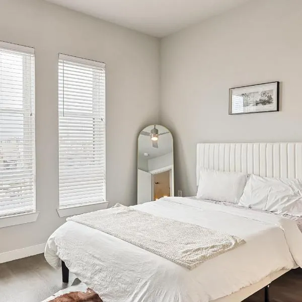 Luxury 2BD Condo with Pool & Gym, hotel in Fort Worth