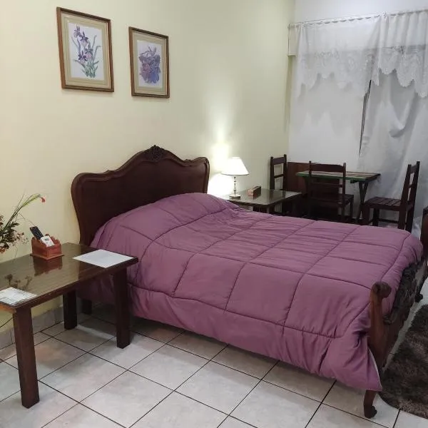 Suite con entrada independiente 1 dormitorio 1 sala de estar, hotel in Rivera