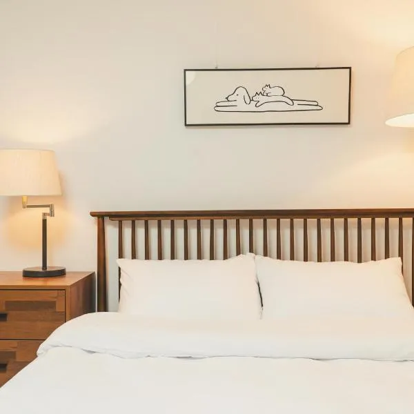 Sinsa station stay, hotel in Seoul