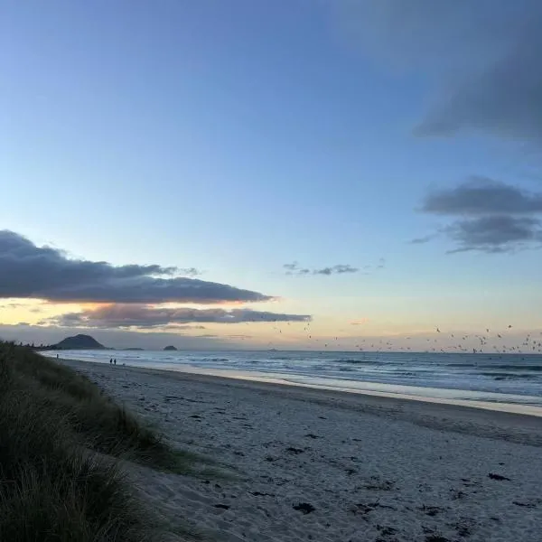 Spring Special, Studio on Hugoway, Papamoa Beach, hotel in Papamoa