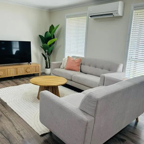 Cozy 2-Bedroom Retreat, hotel in Young