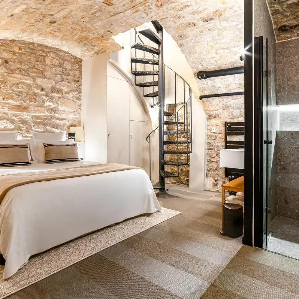 Luxury Suite 2BR Le Marais AC Courtyard, hotel i Paris