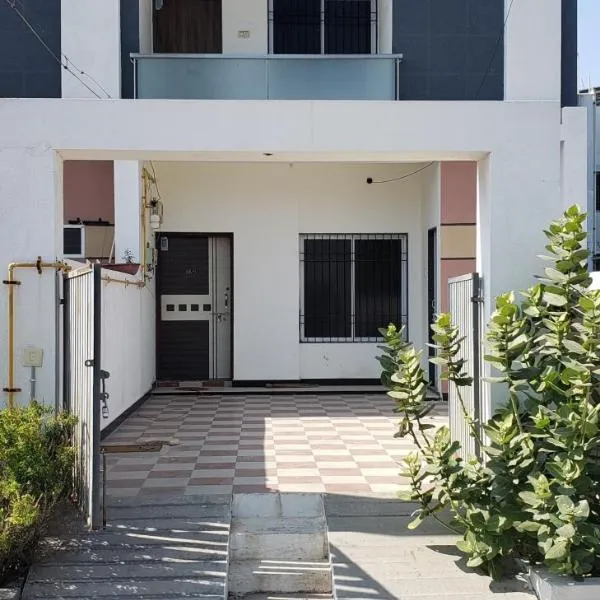 Nest Homestays, hotel en Jamnagar