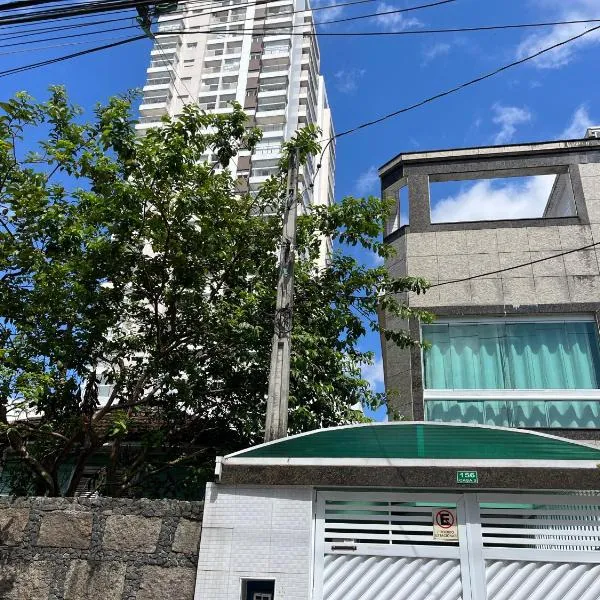 Quartos na Praia - Cozinha Compartilhada, Self Check-in, WiFi, Próximo à Praia, hotel i Santos