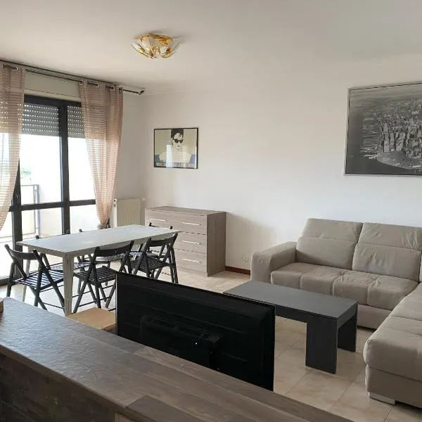 Spacious apartment in Rome!, hotel a Roma