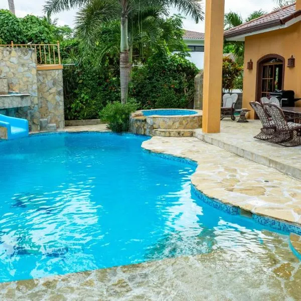 Cabarete Oceanview Villa Pool Oasis Beach Access, Hotel in Cafemba