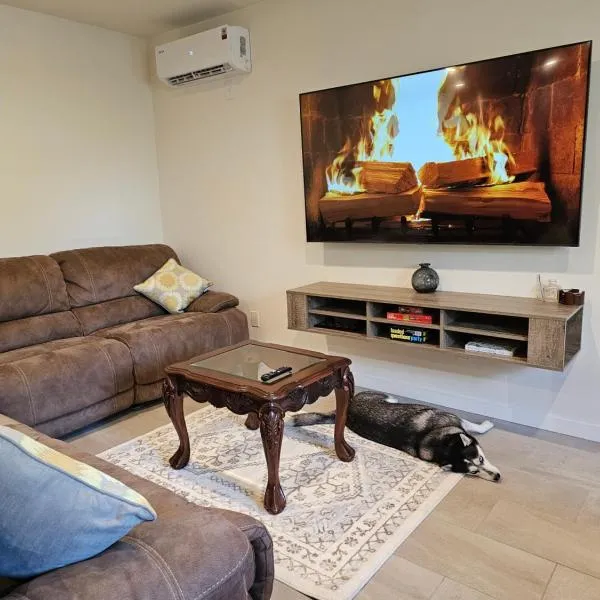 Cozy Home Away From Home, hotel in Granada Hills