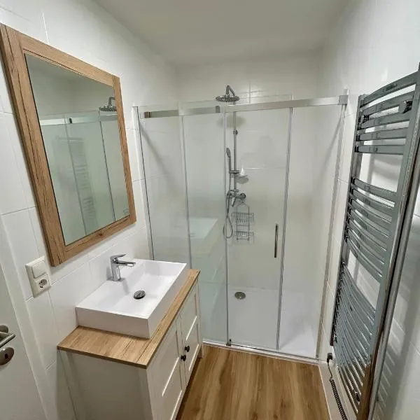Anita Apartment 2, hotel ve Flattachu