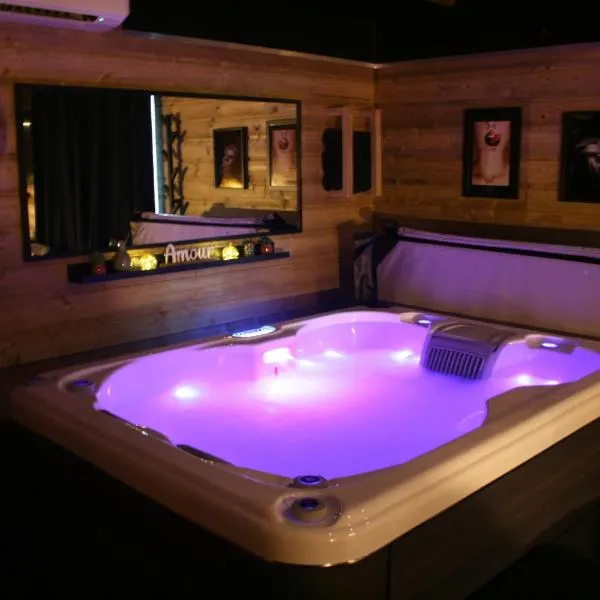 Le Chalet des Amoureux SPA Sauna, hotel in Lozinghem