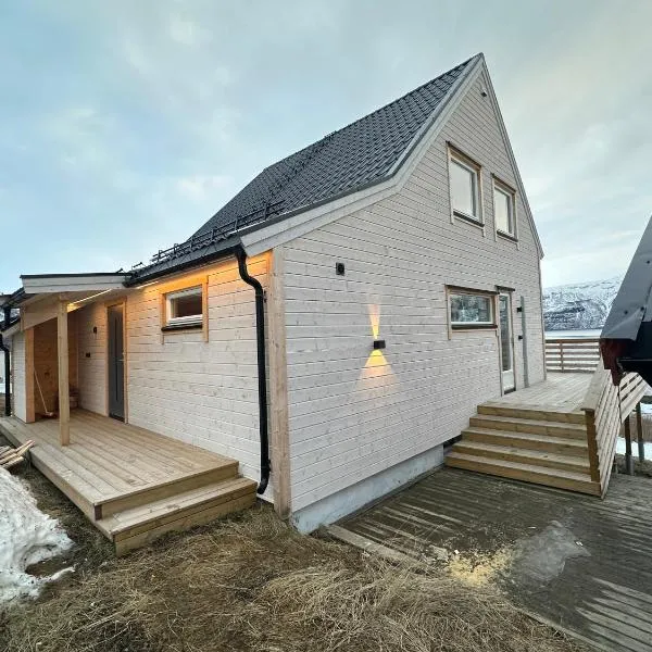 Lyngenfjord Ski-To-Sea, hotel in Ysteby