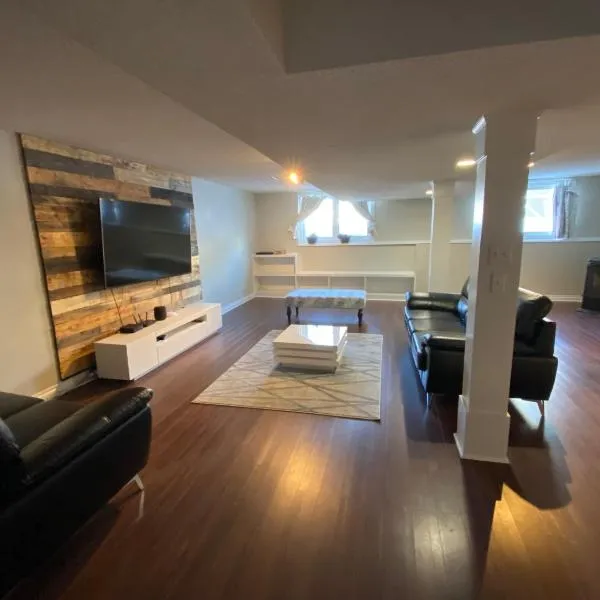 1Bed Cozy Retreat & Spacious Lounge, hotel a Yellowknife