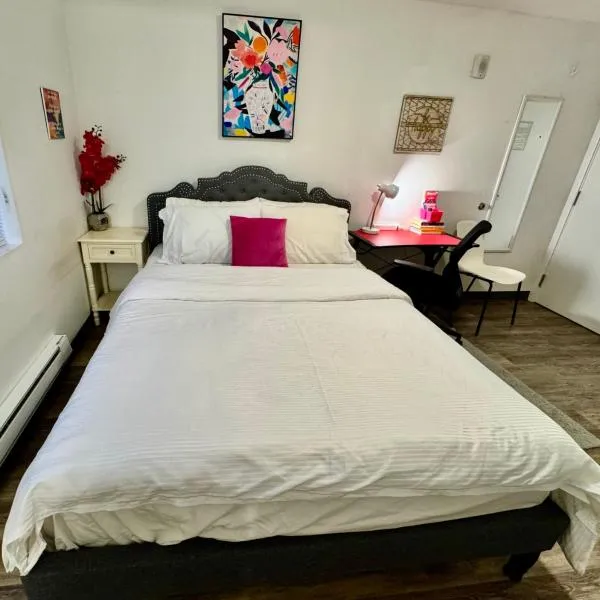Micro Studio Apartment 10 Minutes Walk To University of Washington, hotel in Seattle