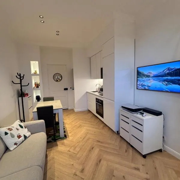 2P Central & Quiet in Cap d 'Ail，位于卡普戴尔的酒店