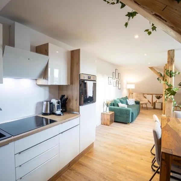 HejU - Charmanter Altbau für 8 oder 6, hotel i Lübeck