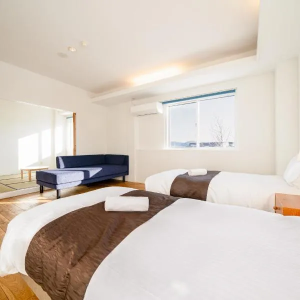 Blue Star Hotel，位于Chikuni的酒店