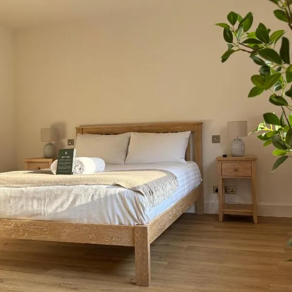 Woodlands House with Hot Tub, hotel in Ballachulish