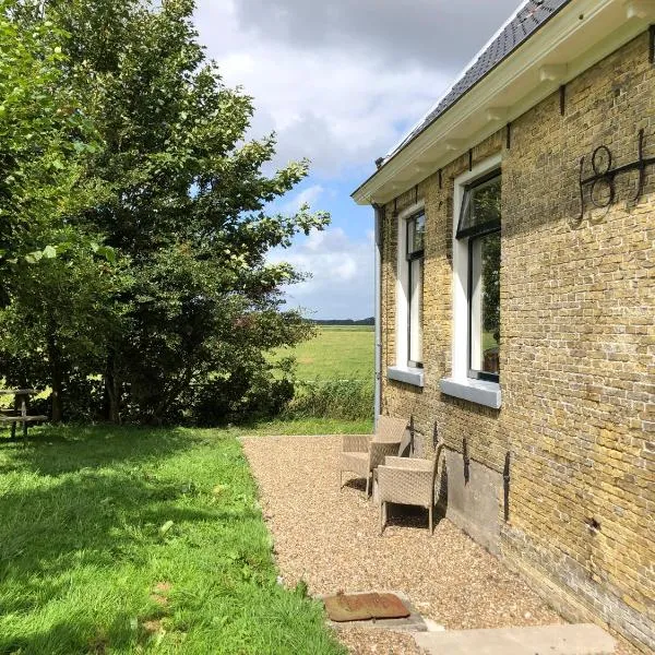 Farmhouse Okkingastate, hotel in Wijnaldum