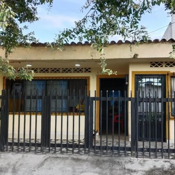 Casa Candido, cerca al CC Único y al Aeropuerto, khách sạn ở Neiva