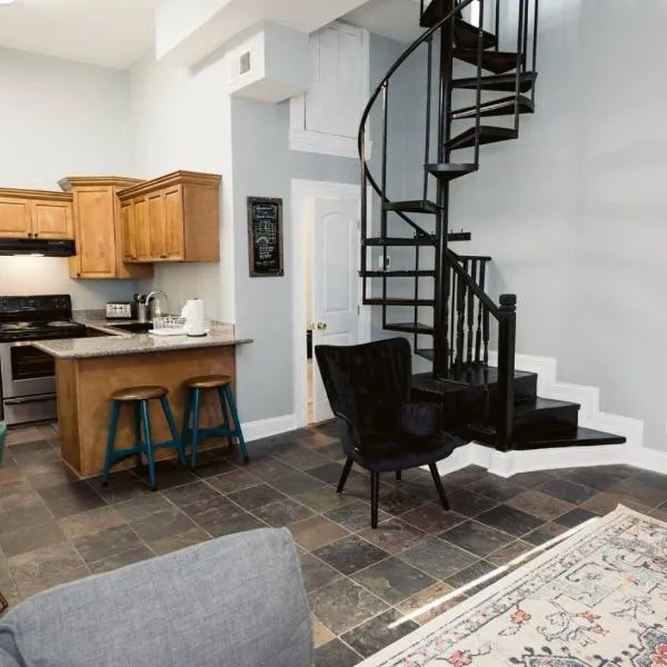 Monthly - Dumaine Historic Carriage House, hotel in New Orleans